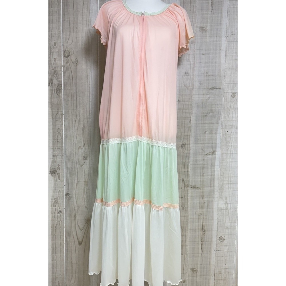 VTG Maidenform Dreamwear Sheer Lace Tiered Pastel Nightgown  Romantic Petite